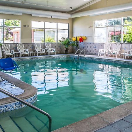 Quality Inn & Suites Ann Arbor Hwy 23 Экстерьер фото