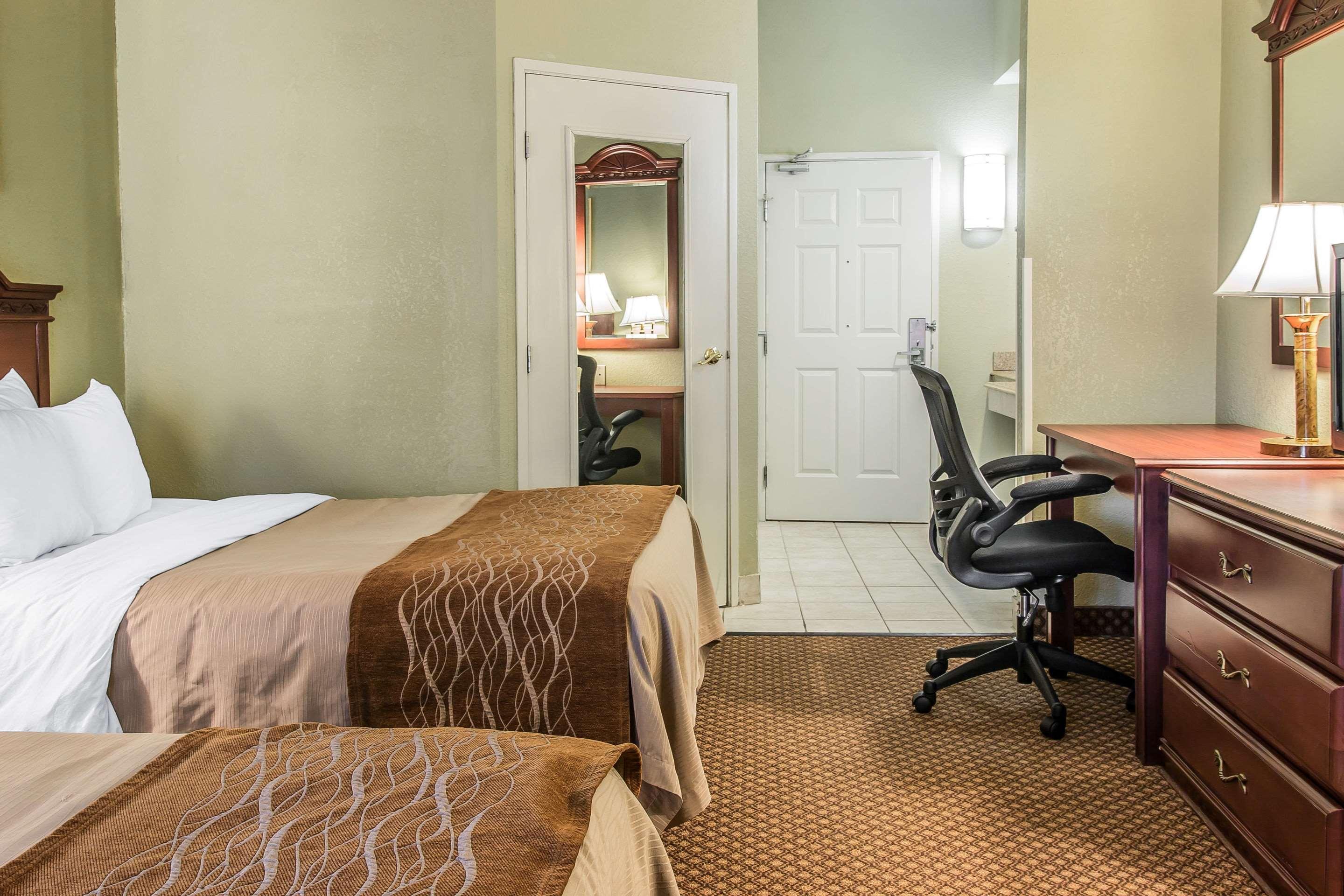 Quality Inn & Suites Ann Arbor Hwy 23 Экстерьер фото