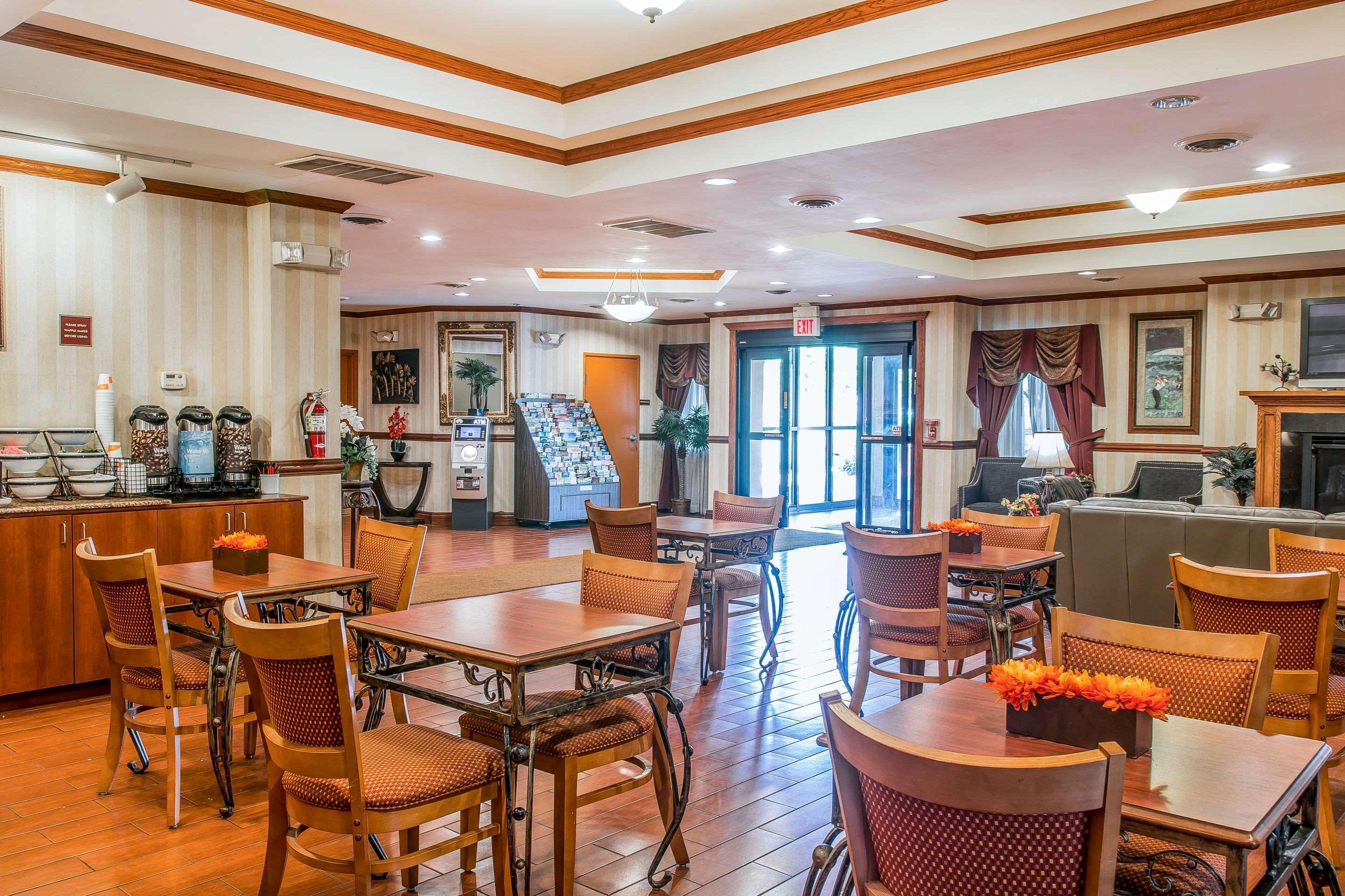 Quality Inn & Suites Ann Arbor Hwy 23 Экстерьер фото