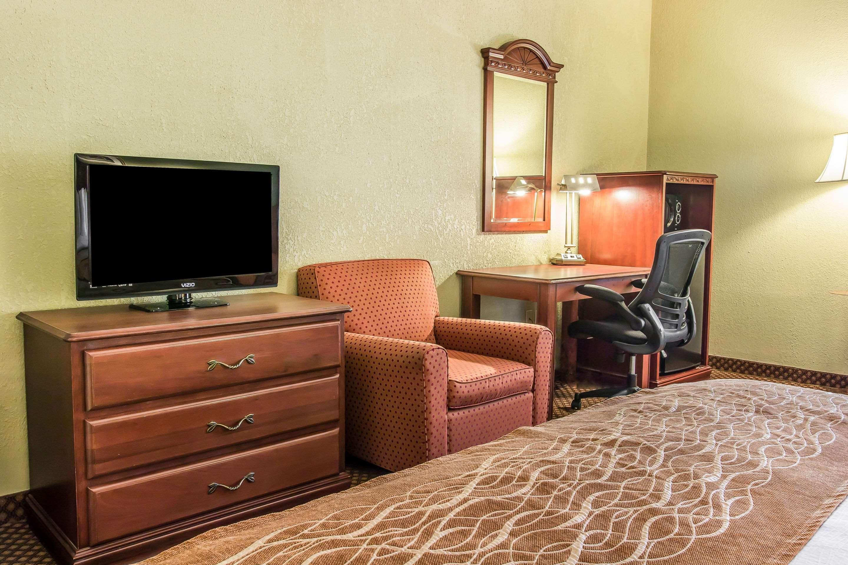Quality Inn & Suites Ann Arbor Hwy 23 Экстерьер фото