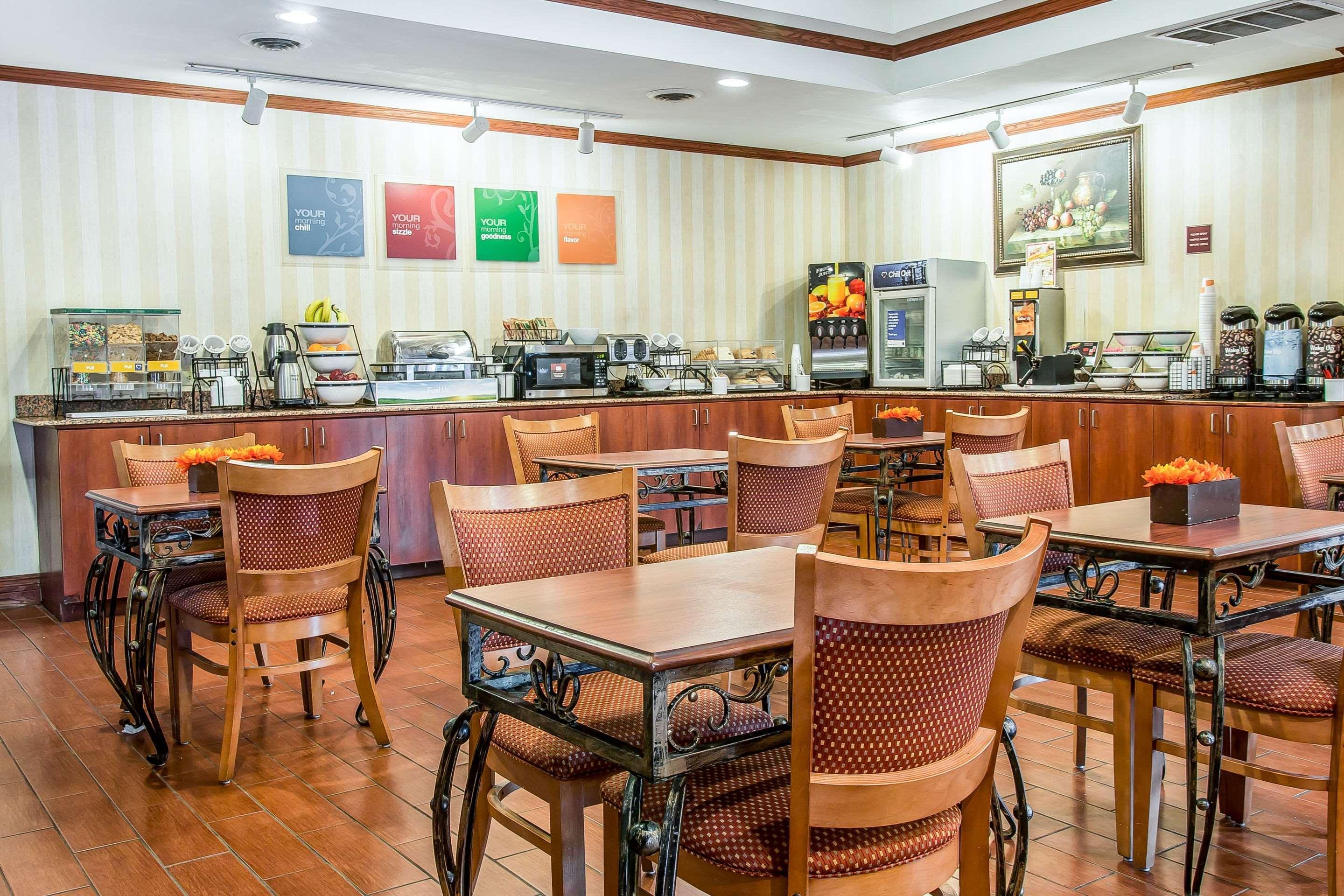 Quality Inn & Suites Ann Arbor Hwy 23 Экстерьер фото