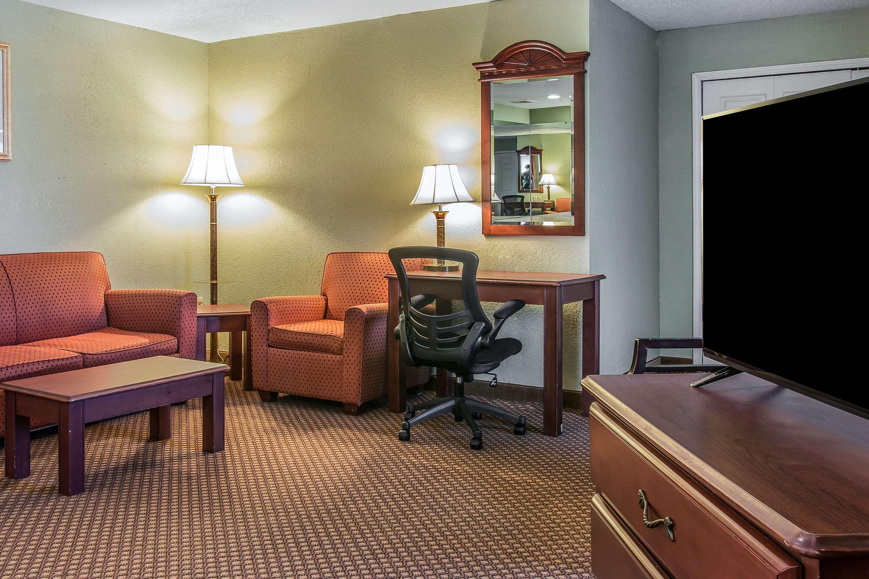 Quality Inn & Suites Ann Arbor Hwy 23 Экстерьер фото