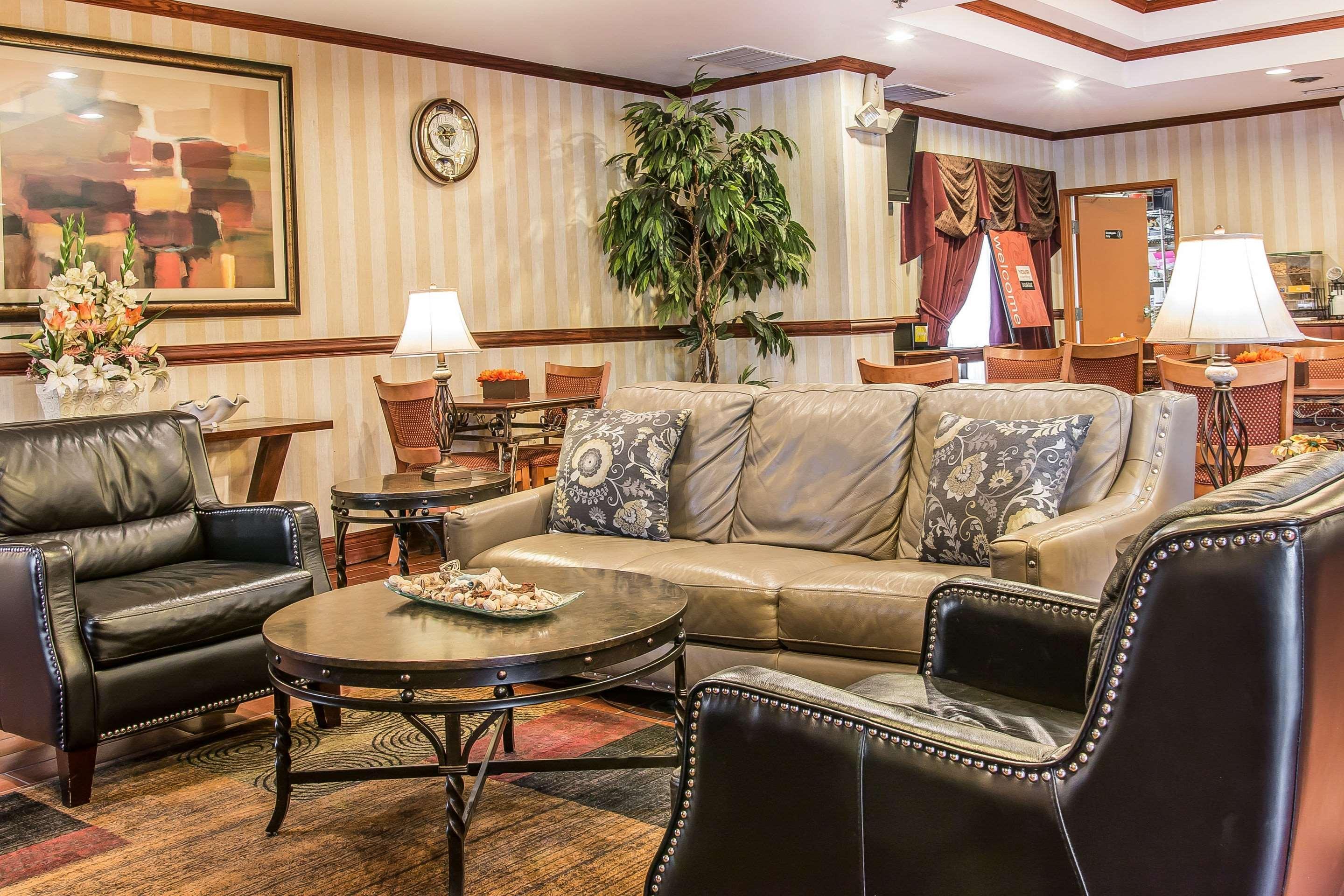 Quality Inn & Suites Ann Arbor Hwy 23 Экстерьер фото