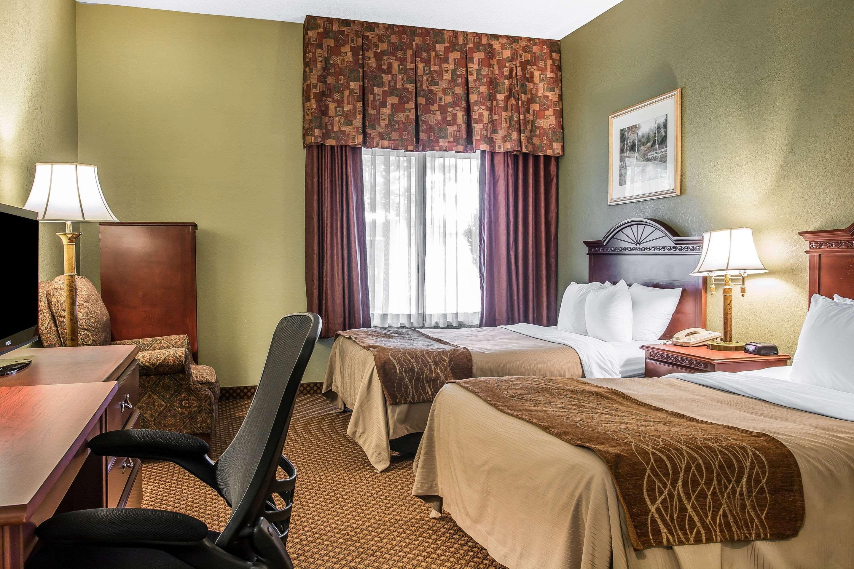 Quality Inn & Suites Ann Arbor Hwy 23 Экстерьер фото