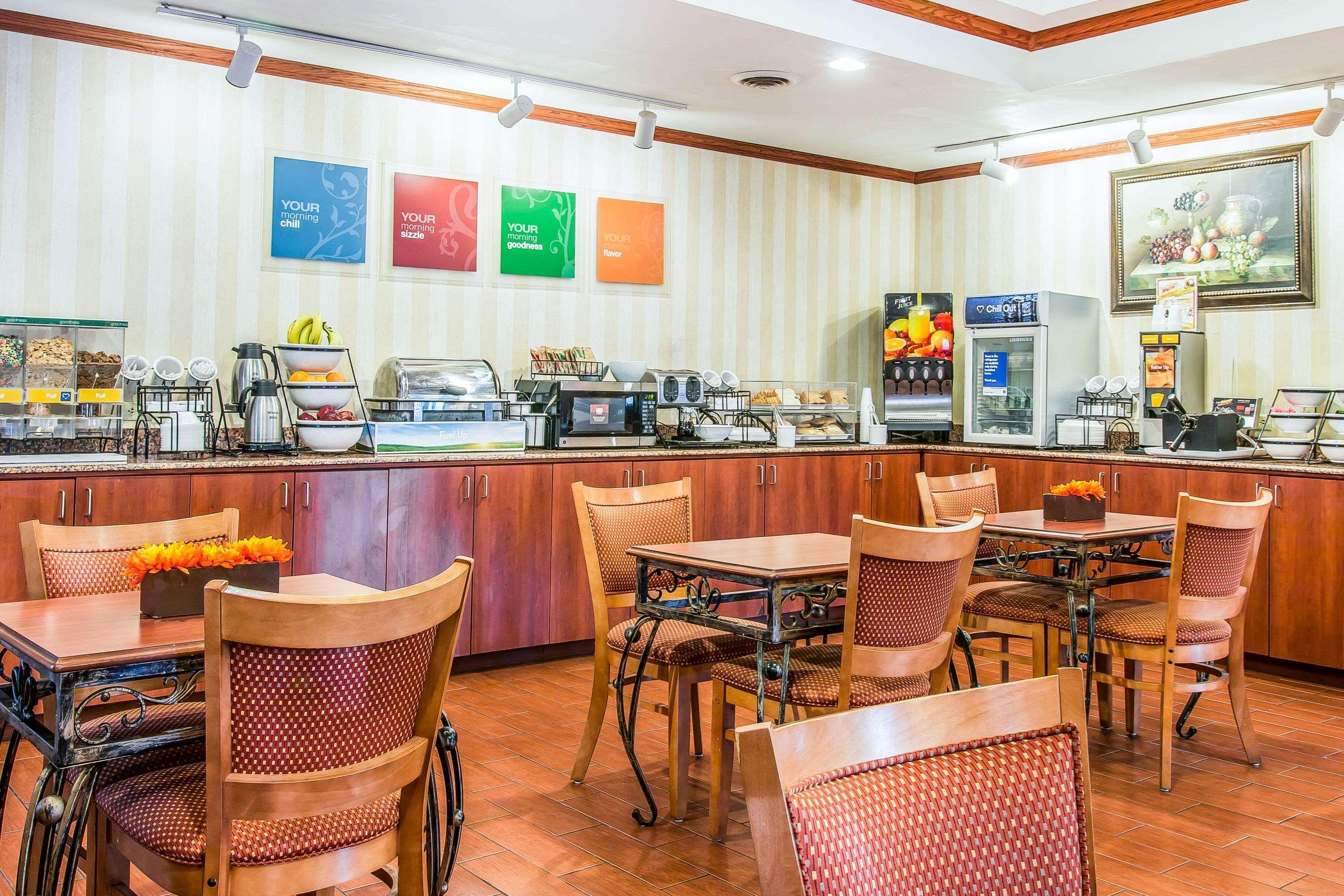 Quality Inn & Suites Ann Arbor Hwy 23 Экстерьер фото