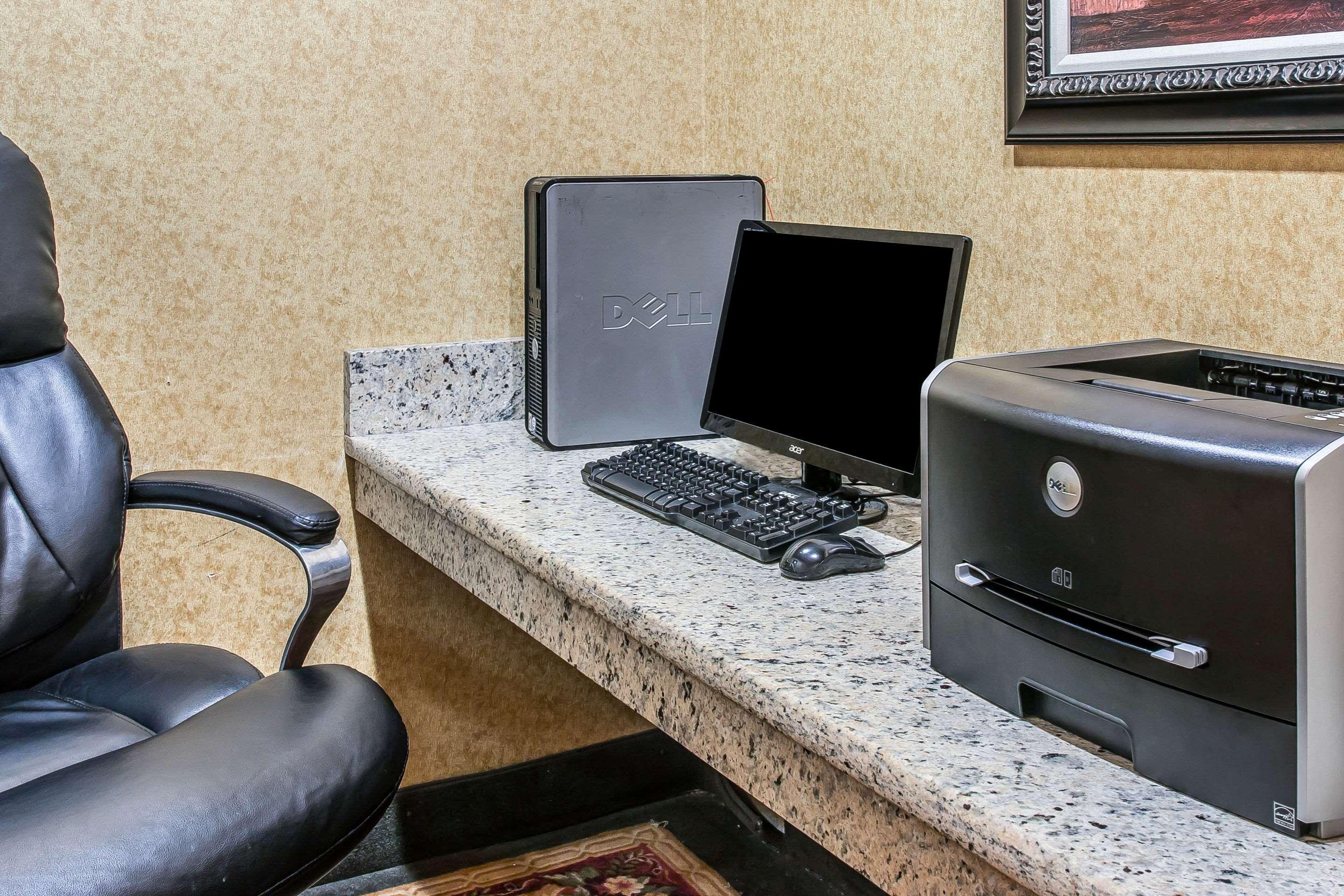 Quality Inn & Suites Ann Arbor Hwy 23 Экстерьер фото