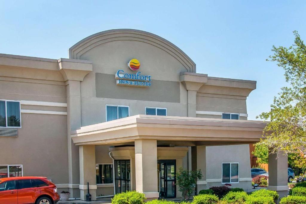 Quality Inn & Suites Ann Arbor Hwy 23 Экстерьер фото