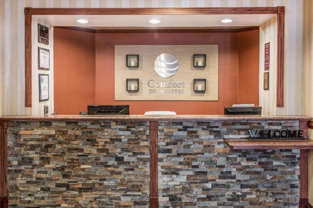 Quality Inn & Suites Ann Arbor Hwy 23 Экстерьер фото