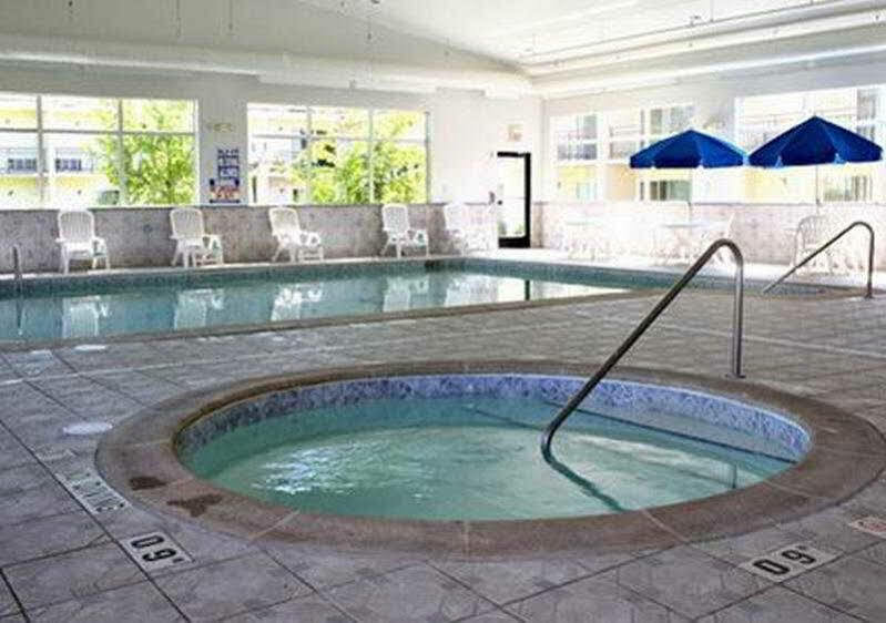 Quality Inn & Suites Ann Arbor Hwy 23 Экстерьер фото